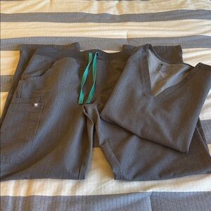 Figs Gray Women's Scrub Set (scrub top and bottom =Med)